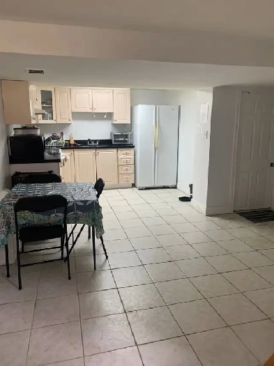 BASEMENT ROOM AVAILABLE FOR FEMALE AT DIXON/KIPLING Image# 1