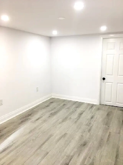 Room for rent near jane st and st clair Image# 4