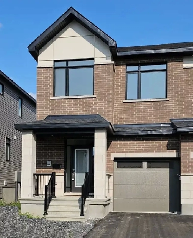 Get this end unit town just 1 yr old in Barrhaven community 1️⃣ Image# 1