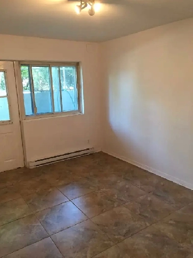 Demi sous-sol 3 1/2 à louer Image# 1