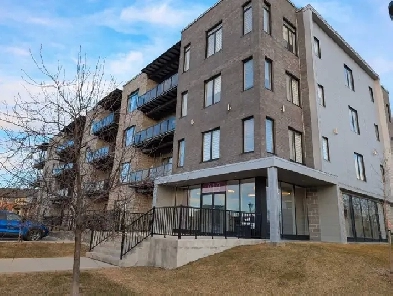 BEAU CONDO 3 1/2 AVEC PISCINE Image# 1