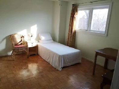 Room   Washroom Near Central Mississauga with Parking Image# 3