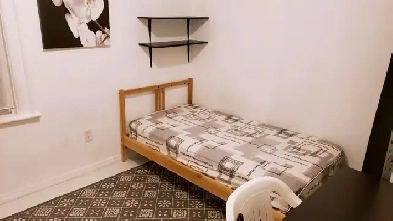 Downtown TORONTO – Broadview and Dundas St. East Room for Rent. Image# 1