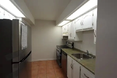 CONDO/APPARTEMENT OFFRANT DEUX CHAMBRES SEMI-MEUBLE Image# 1