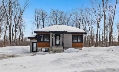 5 1/2  Salle de jeu ou bureau à louer Image# 1