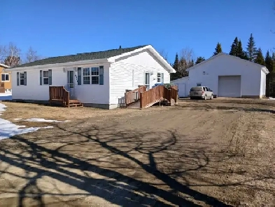 Maison 28x40 avec garage 32x32 situer a tracadie sheila nb Image# 15