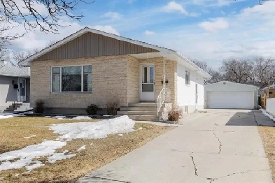 123 RISBEY CRES - BUNGALOW TUCKED INTO THE HEART OF CRESTVIEW! Image# 1