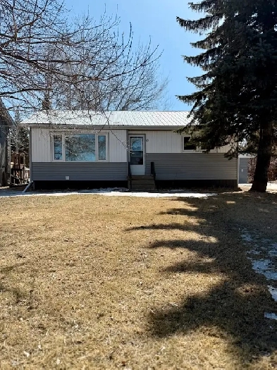 69 Barkman Ave, Steinbach MB Image# 1
