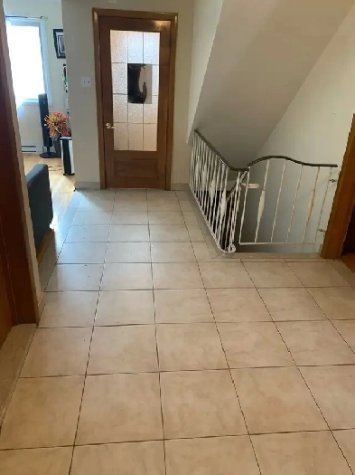 5 1/2, BEAU, GRAND ET PROPRE AVEC STATIONNEMENT Image# 1