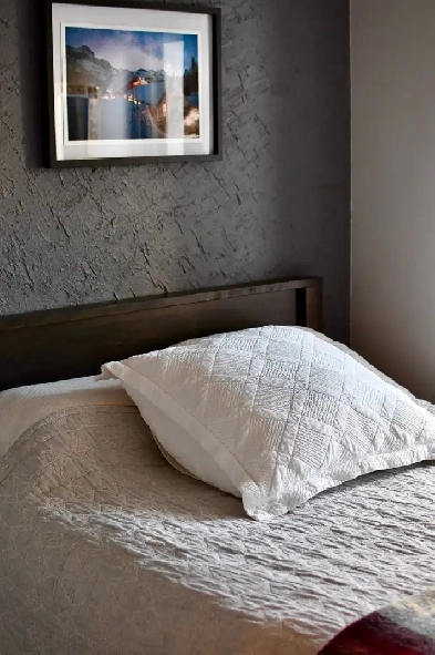 Square One Area - Nicely Furnished Room For Rent Image# 1