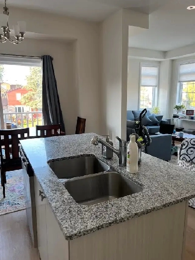 3 bedrooms with 2.5 bathroom in 2nd and 3rd floor of Townhouse Image# 10