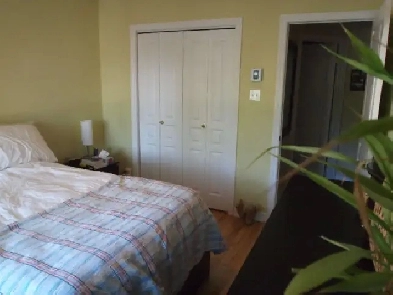 4 1/2 Cartierville-2  chambres/climatisation/ lumineux Image# 1