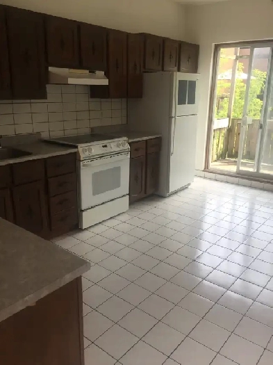 Beau, grand 4-1/2 NDG H4A2Z1- Triplex – 3-eme etage. Cachet Image# 1