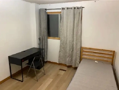 Square one room for rent Image# 1