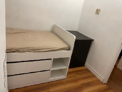 Chinatown center : A room to rent Image# 1