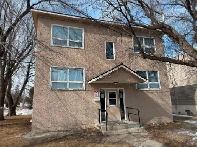 Fully-Renovated Cash-Flowing 6-plex in Beausejour! Image# 5