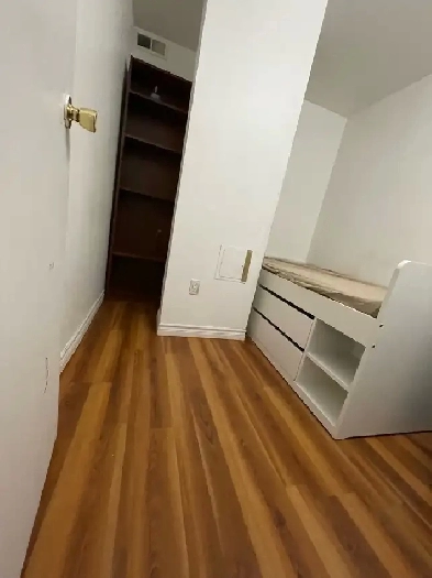 Chinatown center : a room to rent Image# 1