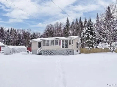 WOW ! PROPRIÉTÉ SANS VOISIN ARRIÈRE ! Image# 3
