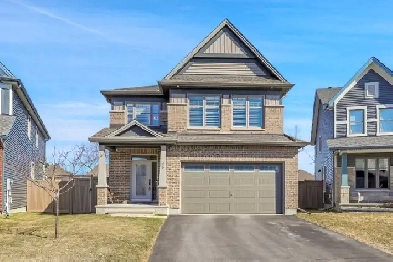 Detached 4-Bed 2.5-Bath Findlay Creek Home with Ravine Views Image# 8