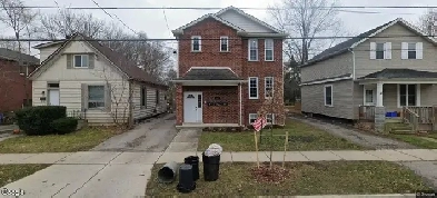 1 Room Available – $820 Utilities  Included, Close to campus Image# 1