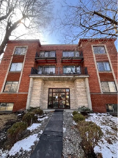 4 1/2 chambre à louer à partir de mai 950$/mois Image# 1