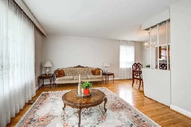 3 Bedroom House for Rent in Etobicoke with 3Parkings and Garage Image# 1