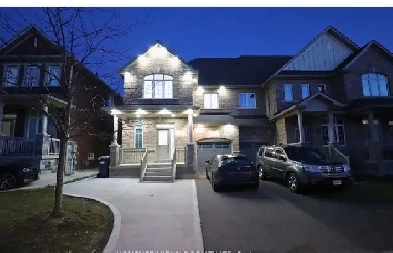 End Unit 3 BHK Townhouse for Rent $3000 Immediately in Brampton Image# 1