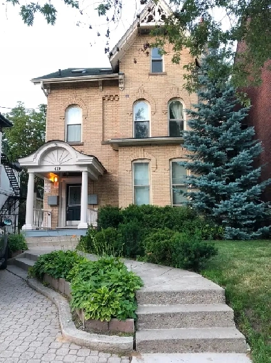 AVAILABLE IMMEDIATELY - ONE BEDROOM APARTMENT FOR RENT Image# 1