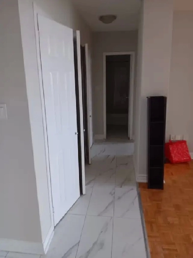 DOWNTOWN SUbway HUGE MAster Br Image# 1