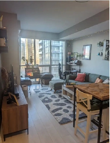 Beautiful condo apartment in Toronto Image# 1