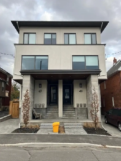 3 bedroom, 2.5 bathroom Luxury rental in Old Ottawa South Image# 1