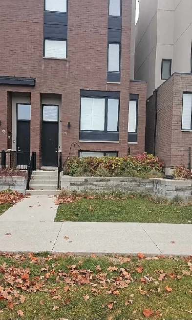 PRIVATE ROOM DOWNSVIEW PARK $1,050 APRIL 15TH Image# 1