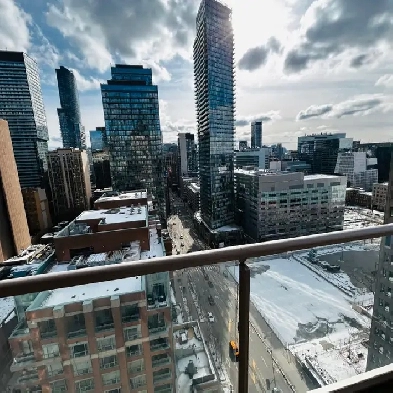 909 BAY ST CONDO INCL PARKING, LOCKER & UTILITIES! Image# 8