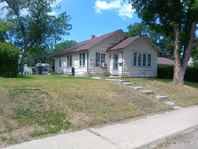 226 5th Ave NE swift current private sale Image# 8