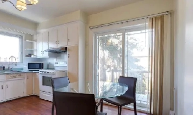 MEUBLÉ, TOUT INCLUS, SPACIEUX HAUT DE DUPLEX, NDG Image# 1