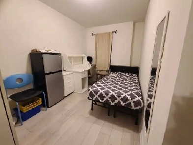 Bedroom with private washroom. The Village at York University Image# 6