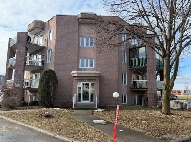 condo 2 chambres à Repentigny piscine creusée et stationnement Image# 10