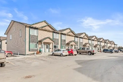 2-25 Wann Road | UNDER $450,000! Image# 1