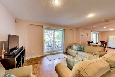 North York Bayview Rooms  Share Living/Kitchen  Parking Image# 11