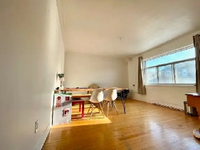 Large 6 ½ Unit near Snowdon Metro available on June 1 Image# 5