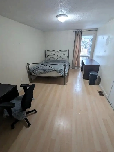 Heron Gate Mall, Master bedroom all incl.easy to DT&school.ASAP Image# 1