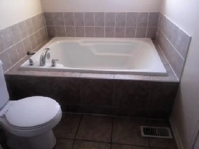 master bedroom $1180 only all include in York Uni. Image# 8