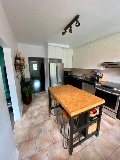 Superbe logement rénové à Homa avec lave-vaisselle / diswasher Image# 1