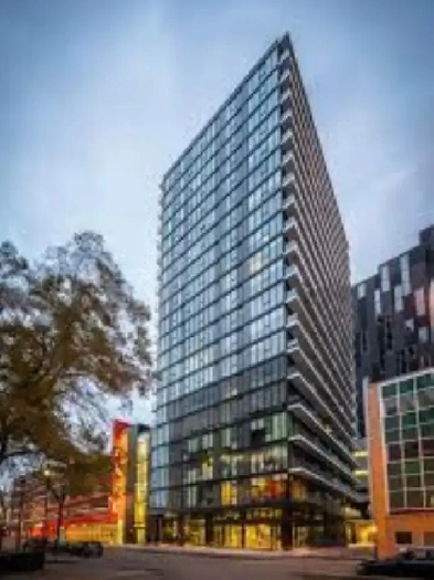 Must Sell! Stunning 2-Bedroom Condo in Glasshouse Skylofts, Image# 2