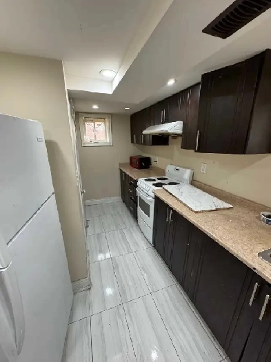 2 bedroom basment - malton Image# 1