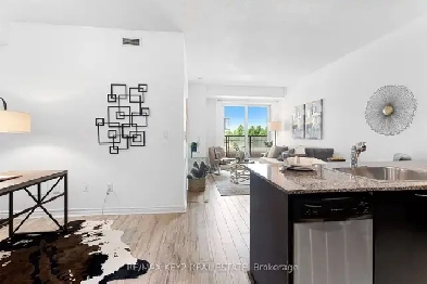 1 bedroom   den   2 baths at Square One Image# 6