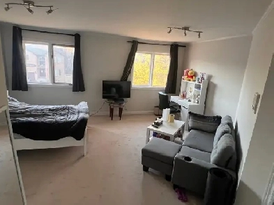 (Female only) Beautiful room BAYVIEW and SHEPPARD Image# 11