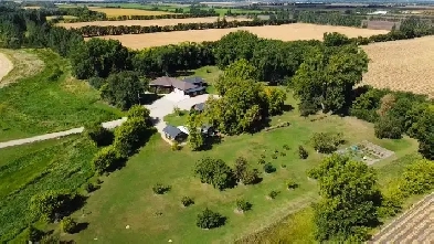 Country home 7min south of Winkler Image# 8