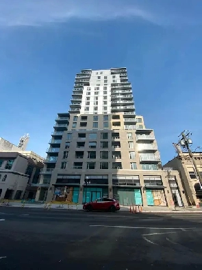 Beautiful spacious 2 Bed, 2 bath downtown. 920 290 Sq ft patio! Image# 5