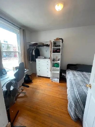 Looking for Sublet- 750$ private room in townhouse Image# 1